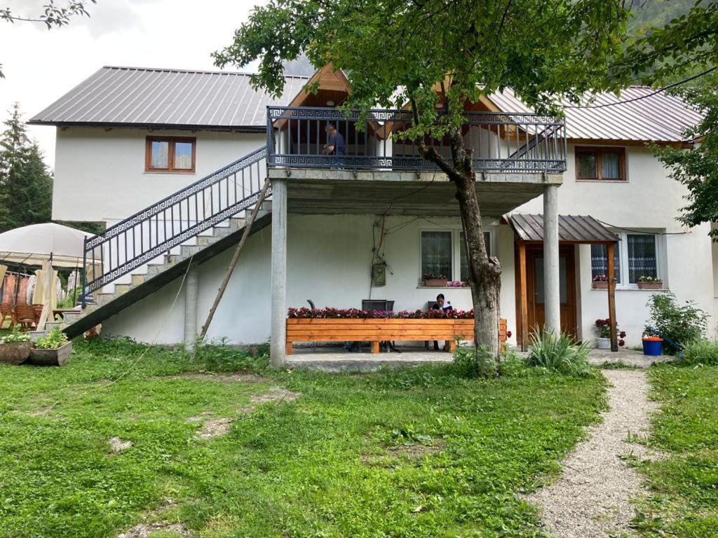 Bujtina Arturi Hotel Valbone Ngoại thất bức ảnh